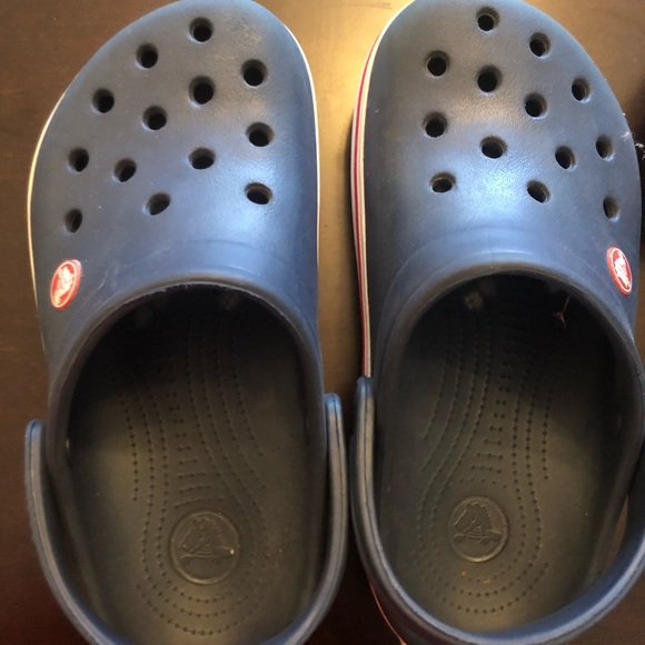 2 pairs of kids crocs! - Picture 4 of 5